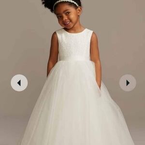 Flowers girls dresses 7 tO 8 years old